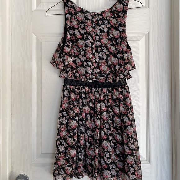 Floral dress with sheer lacy midriff - Picture 6 of 6